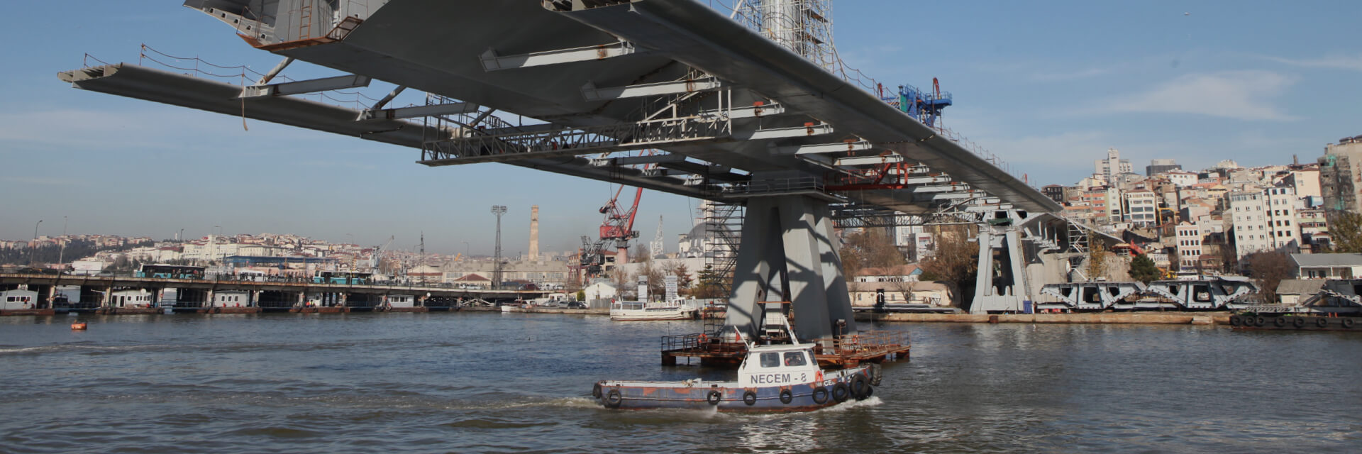 Інспекція мостів
Отримуйте повне уявлення про стан складних конструкцій, не наближаючись до них.